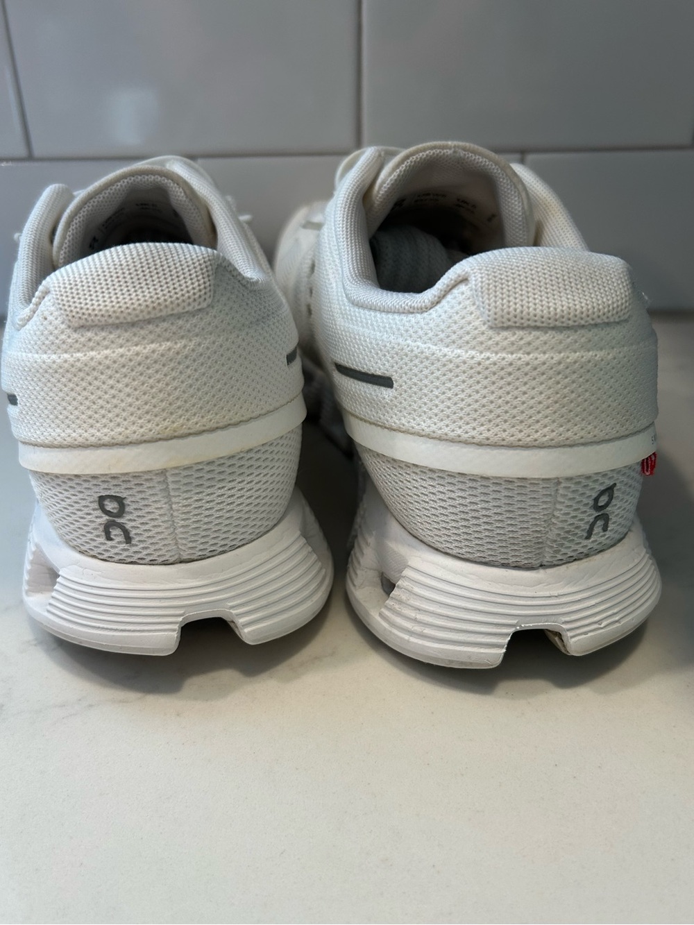 On cloud shoes - Picture 7 of 8